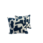 Coussin décoratif géométrique bleu marine et beige 50×45 cm